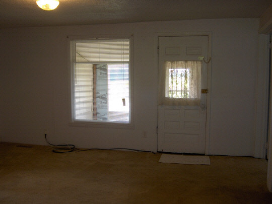 1712 Manchester Road South Beloit, IL 61080 - Photo 6 of 10 an empty room that has a window
