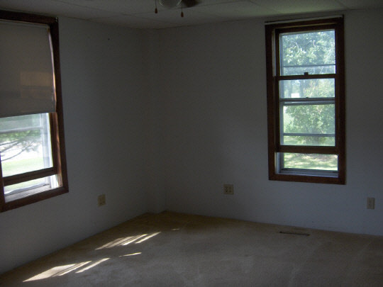 1712 Manchester Road South Beloit, IL 61080 - Photo 8 of 10 an empty room with a window