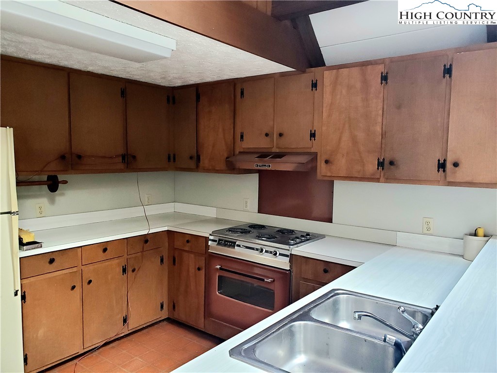 640 Cherry Lane Boone, NC 28607 - Photo 6 of 18 Gallery Image 6