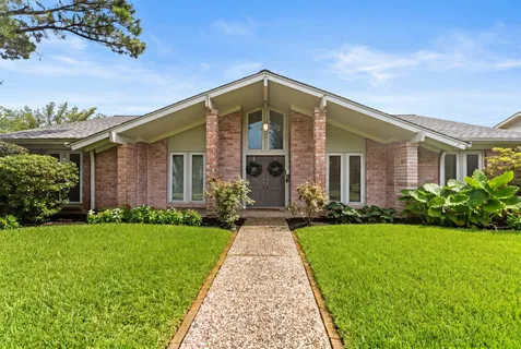 $575,000 | 10735 Cedar Creek Drive, Houston, TX 77042