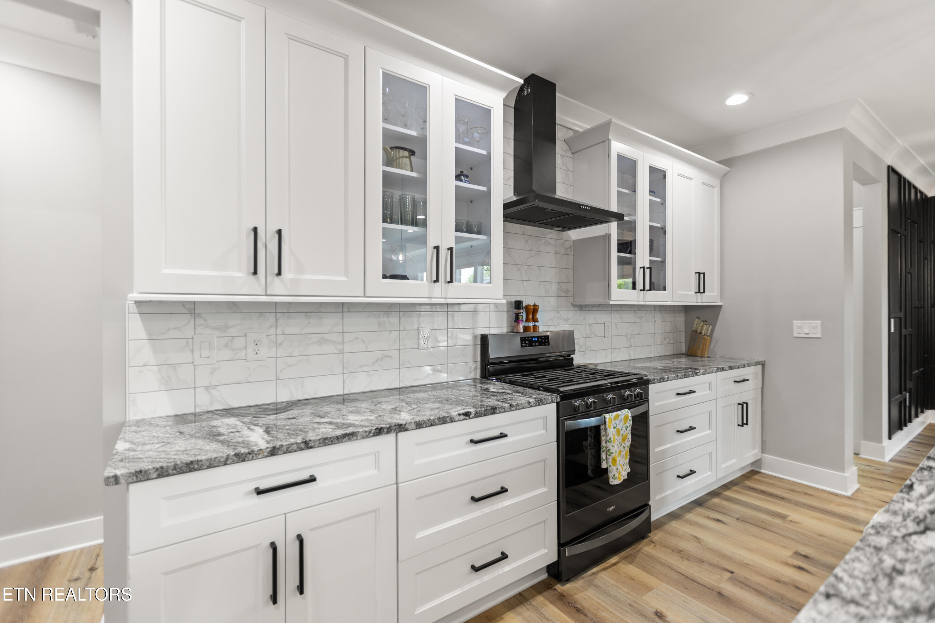 141 Daleyuhski Way Loudon, TN 37774 - Photo 14 of 37 4M6A8758