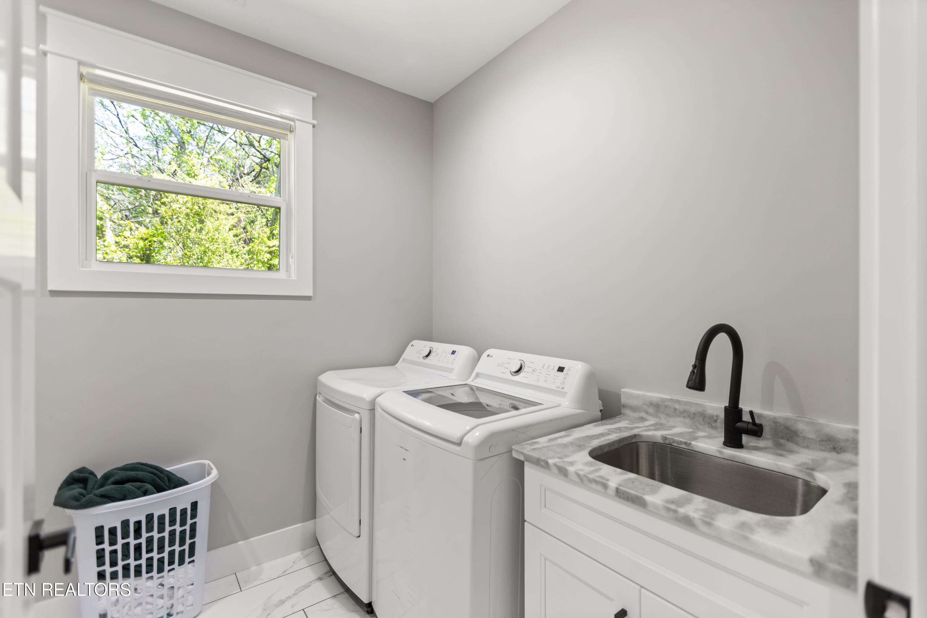 141 Daleyuhski Way Loudon, TN 37774 - Photo 33 of 37 4M6A8764