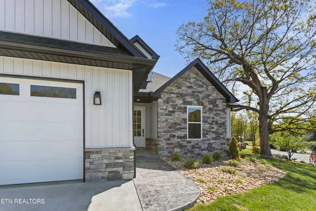 $634,900 | 141 Daleyuhski Way, Loudon, TN 37774