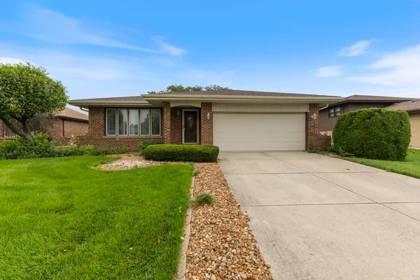 $365,000 | 8124 167th Place, Tinley Park, IL 60477