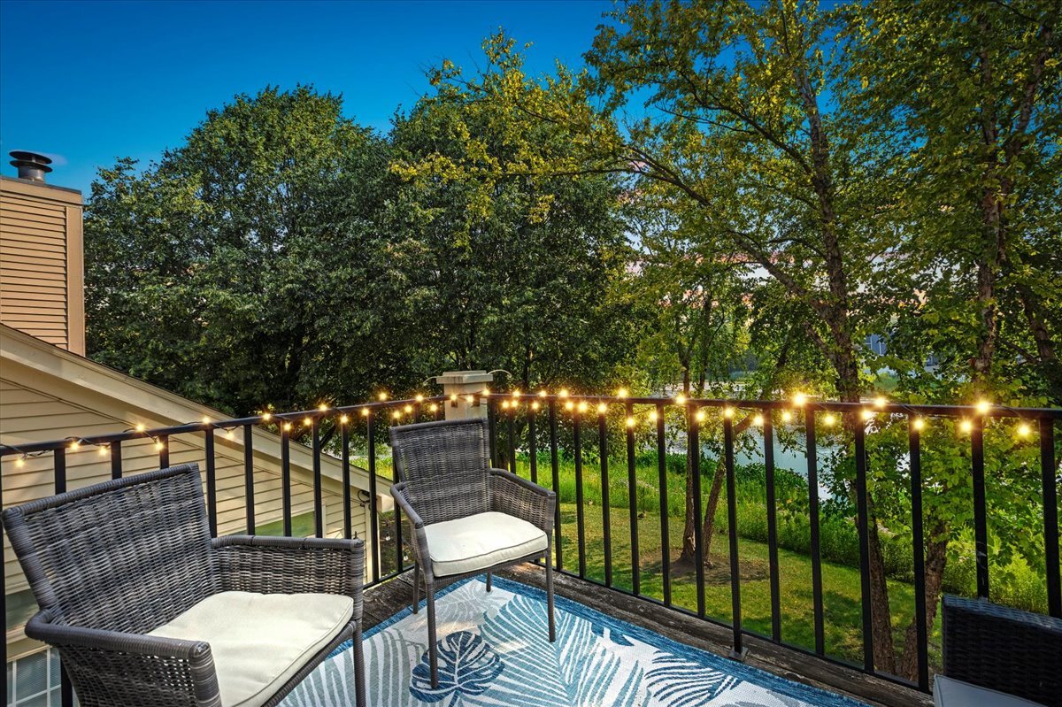 1636 Columbia Circle, Unit 2 Bartlett, IL 60103 - Photo 35 of 47 a balcony with chairs