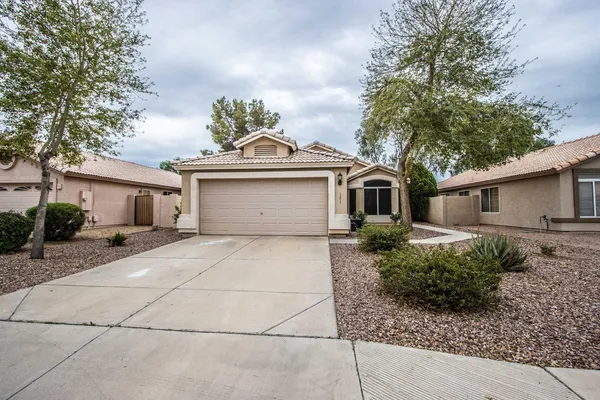 $2,200 | 151 West Jasper Drive, Gilbert, AZ 85233