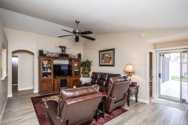 $2,200 | 151 West Jasper Drive, Gilbert, AZ 85233