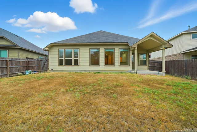 $2,250 | 8822 Palmetto Park, Converse, TX 78109
