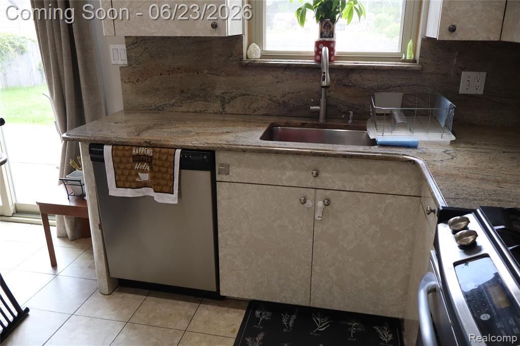 39552 Forbes Drive Sterling Heights, MI 48310 - Photo 23 of 45