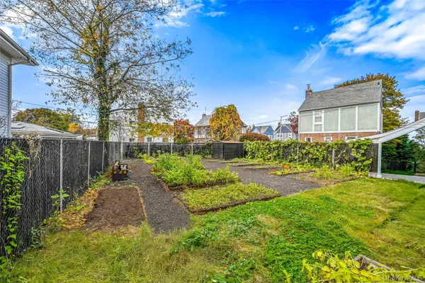 a view of a house with a yard and plants