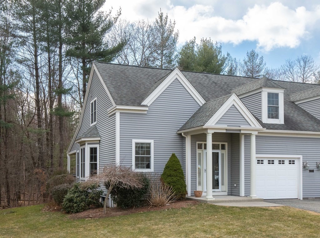 a view of a yard in front of house
