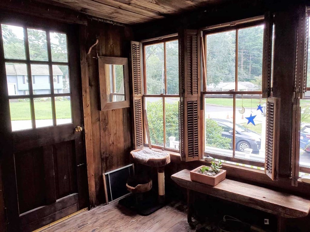 236 Goldthwaite Road Northbridge, MA 01588 - Photo 4 of 23