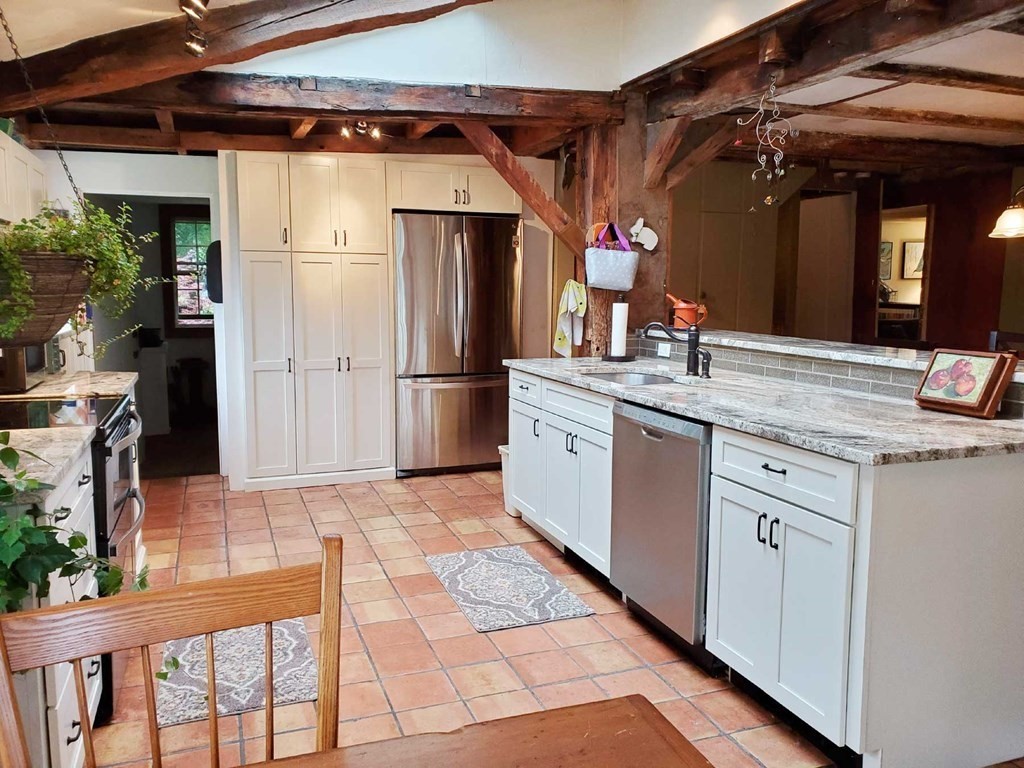 236 Goldthwaite Road Northbridge, MA 01588 - Photo 10 of 23