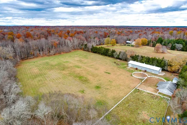 a view of walk in closet