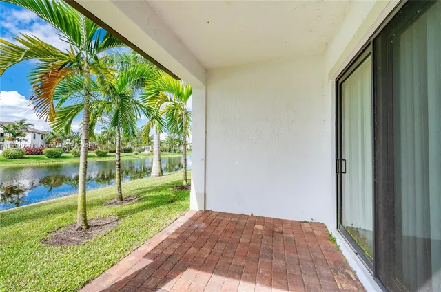 a view of backyard with garden