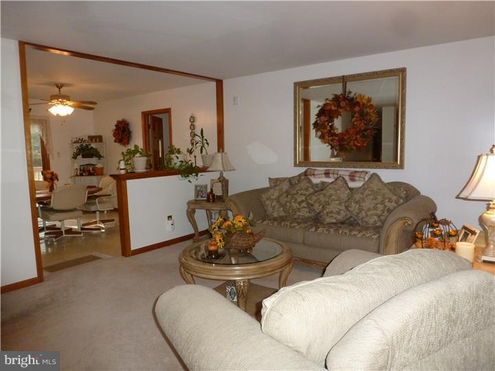601 Johnson Road Sicklerville, NJ 08081 - Photo 4 of 24 Living Room