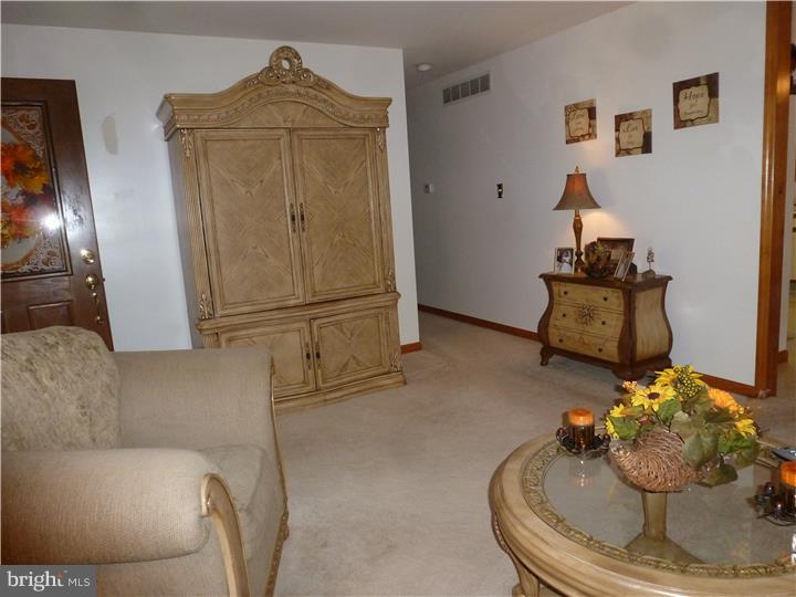 601 Johnson Road Sicklerville, NJ 08081 - Photo 5 of 24 Living Room