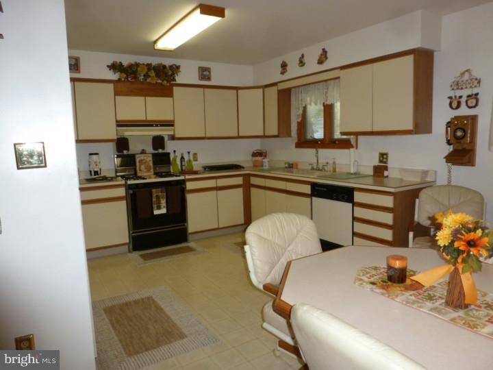 601 Johnson Road Sicklerville, NJ 08081 - Photo 6 of 24 Kitchen