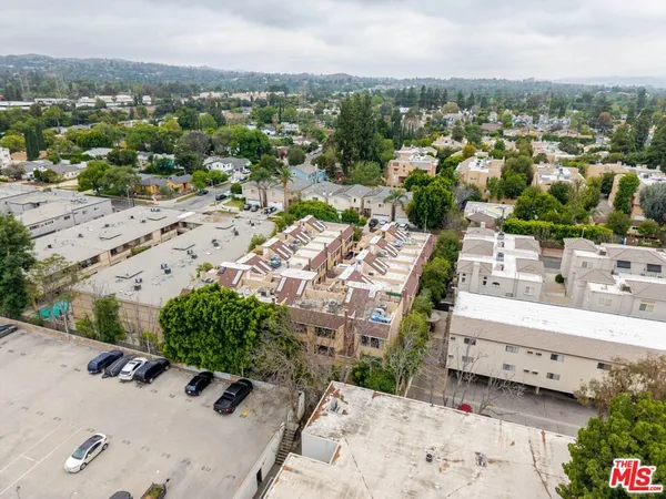 $3,250 | 5820 Yolanda Avenue, Unit 5, Tarzana, CA 91356