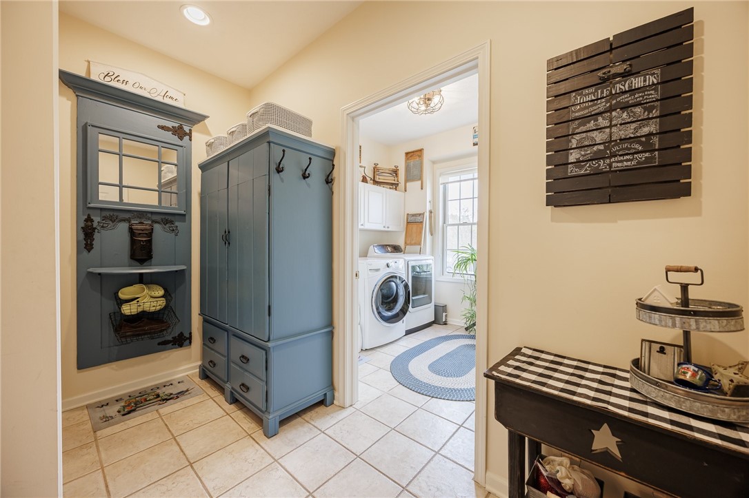 7638 Pine Tree Drive Victor, NY 14564 - Photo 21 of 50 Mudroom with ample storage