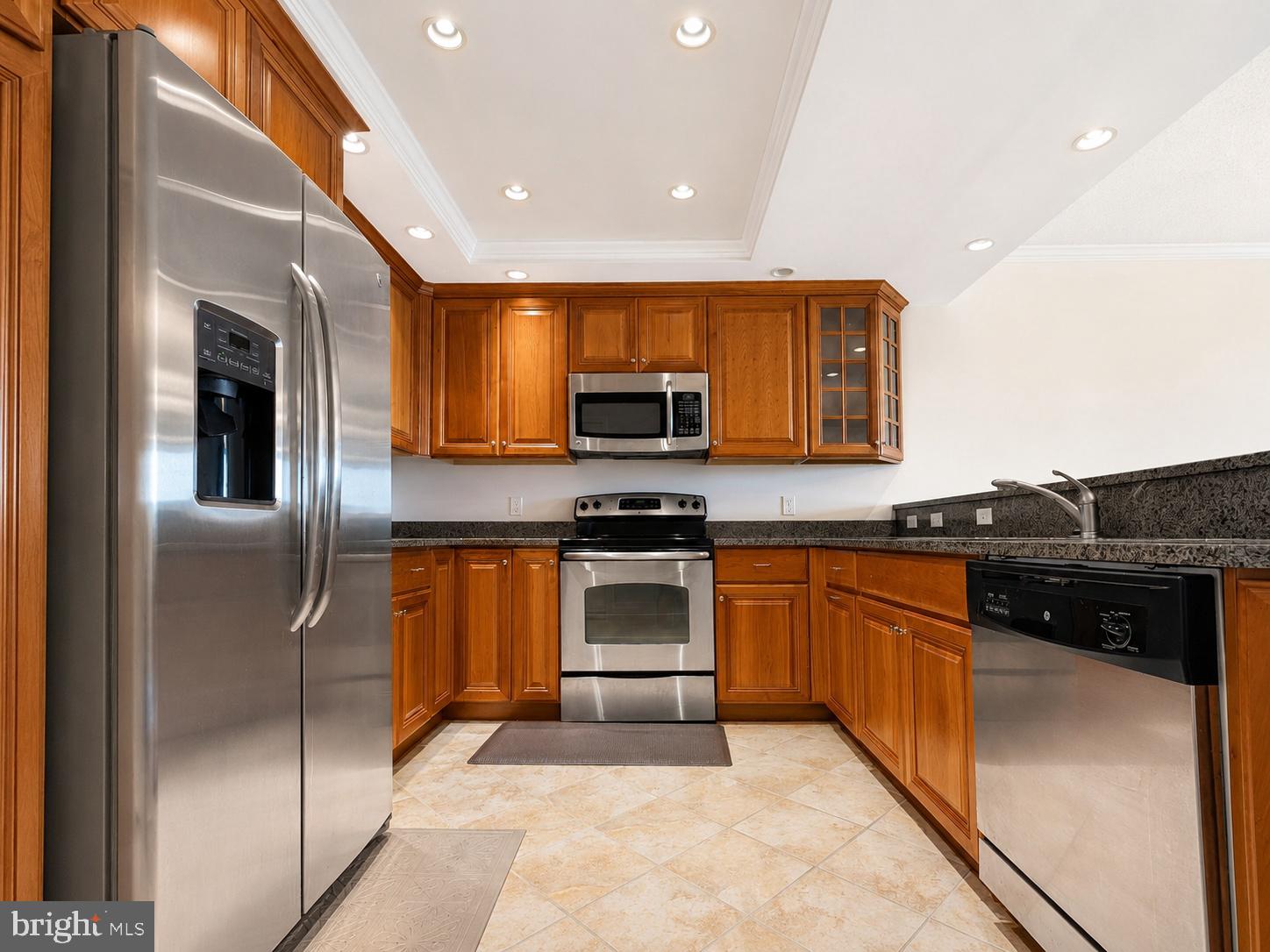 530 Riverside Drive, Unit 405 Salisbury, MD 21801 - Photo 7 of 40 Love those cabinets!!
