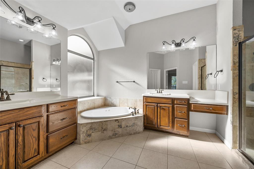 302 Canterbury Road Waco, TX 76712 - Photo 15 of 29 a large bathroom with a double vanity sink a large mirror and a bathtub
