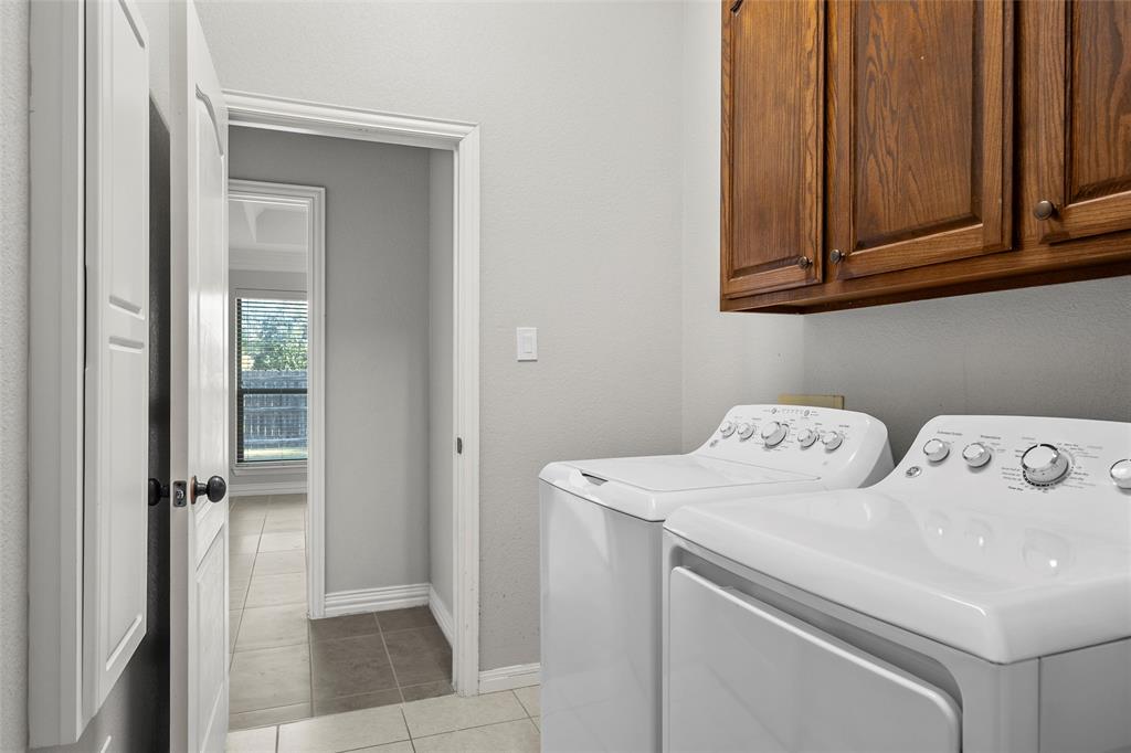 302 Canterbury Road Waco, TX 76712 - Photo 22 of 29 a utility room with dryer and washer