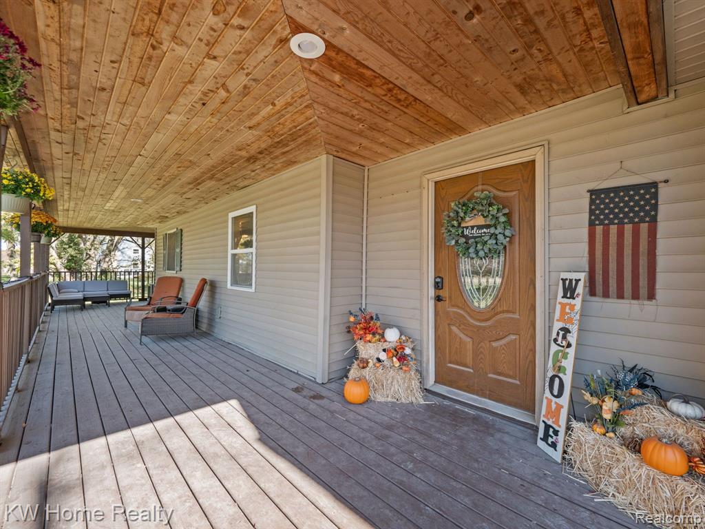 9697 Vernon Road Bancroft, MI 48414 - Photo 4 of 27