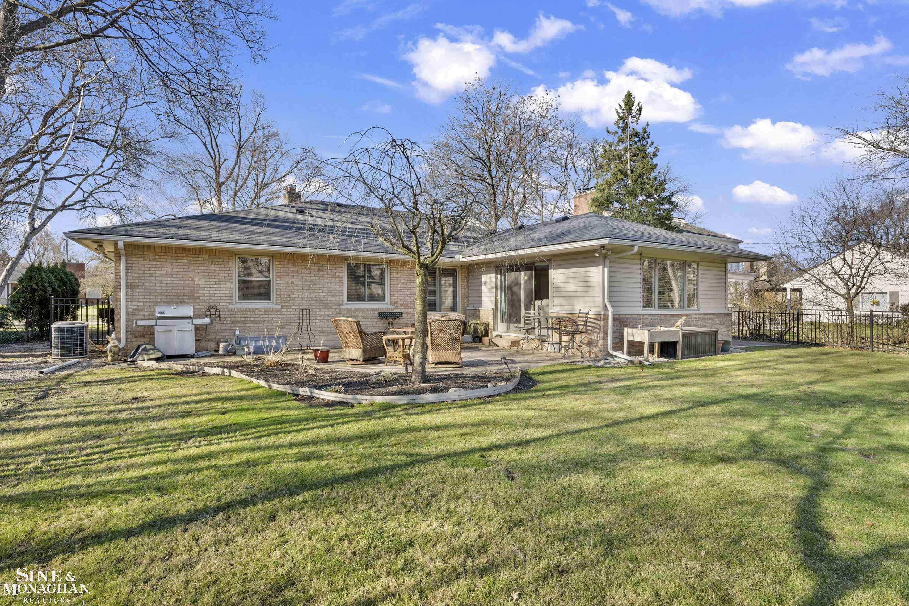 520 Roslyn Road Grosse Pointe Woods, MI 48236 - Photo 46 of 55