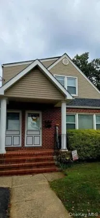 $3,800 | 222 Cleveland Avenue, Mineola, NY 11501