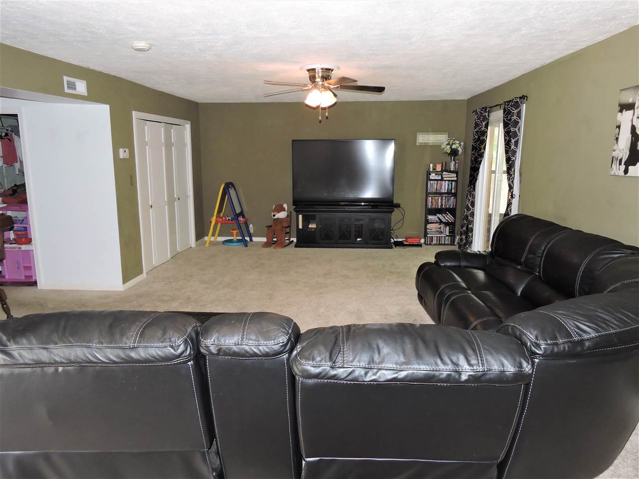 2013 North Red Bank Road Evansville, IN 47720 - Photo 12 of 27 Gallery Image 12