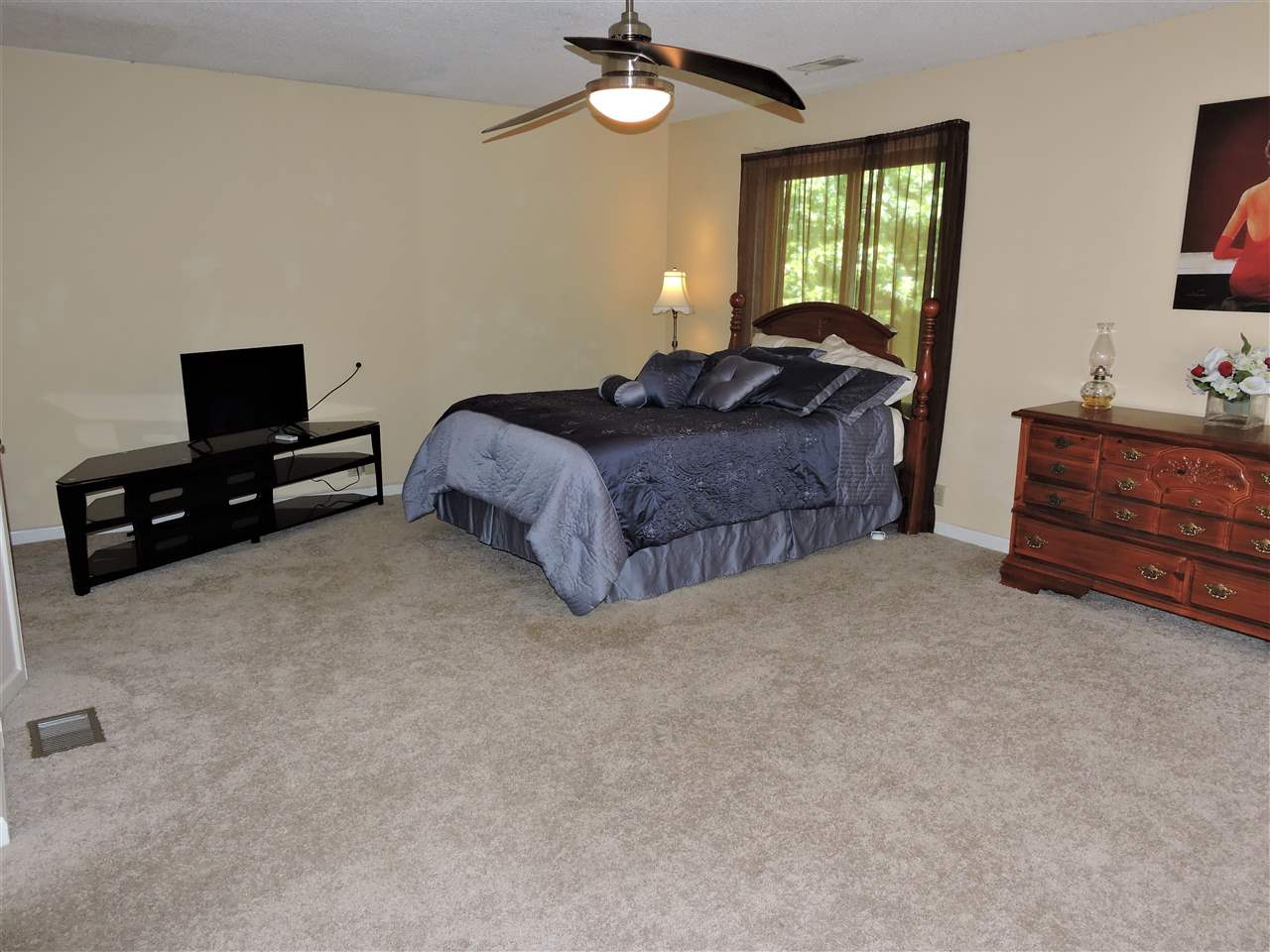 2013 North Red Bank Road Evansville, IN 47720 - Photo 15 of 27 Gallery Image 15