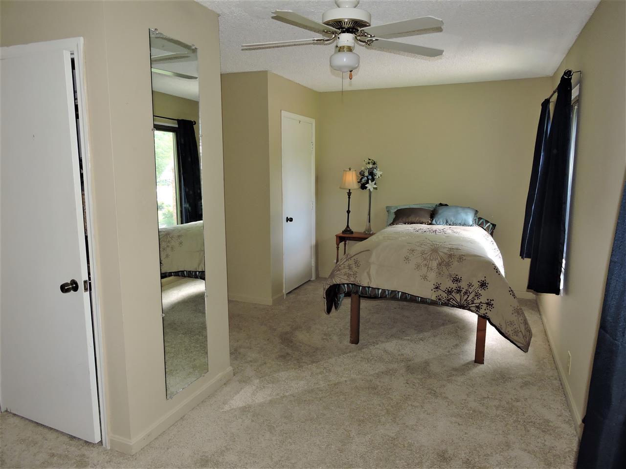 2013 North Red Bank Road Evansville, IN 47720 - Photo 22 of 27 Gallery Image 22