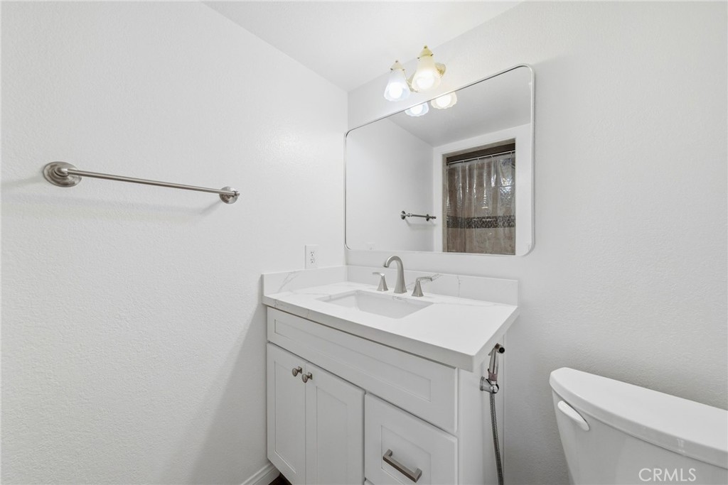 12 Fairside Irvine, CA 92614 - Photo 4 of 14 Downstairs 3/4 Bathroom