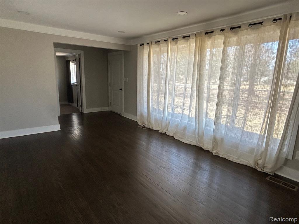50110 Cedargrove Road Utica, MI 48317 - Photo 2 of 24