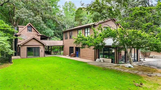 a view of a house with a yard