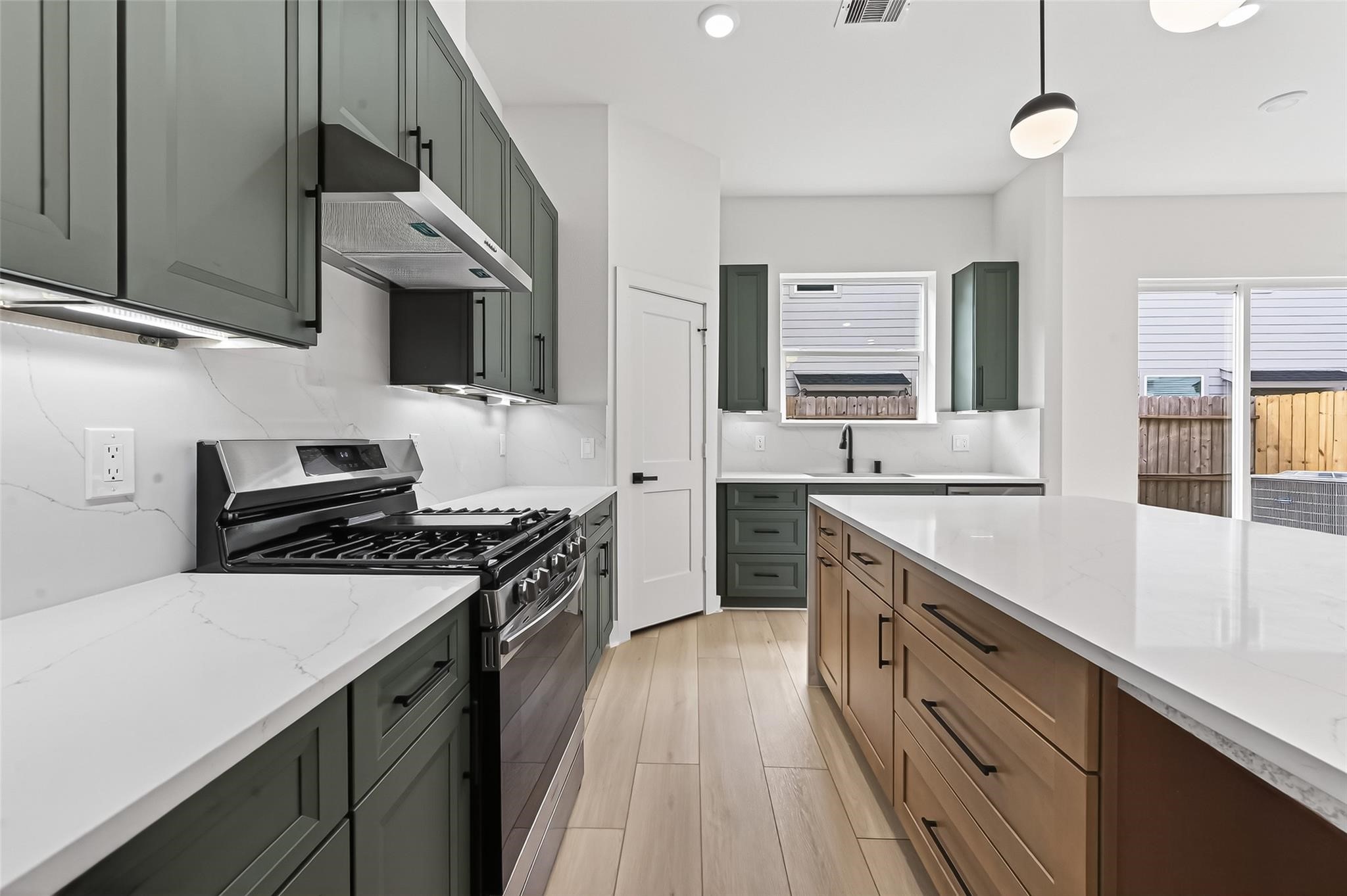 971 Highland Light Lane Houston, TX 77091 - Photo 13 of 39