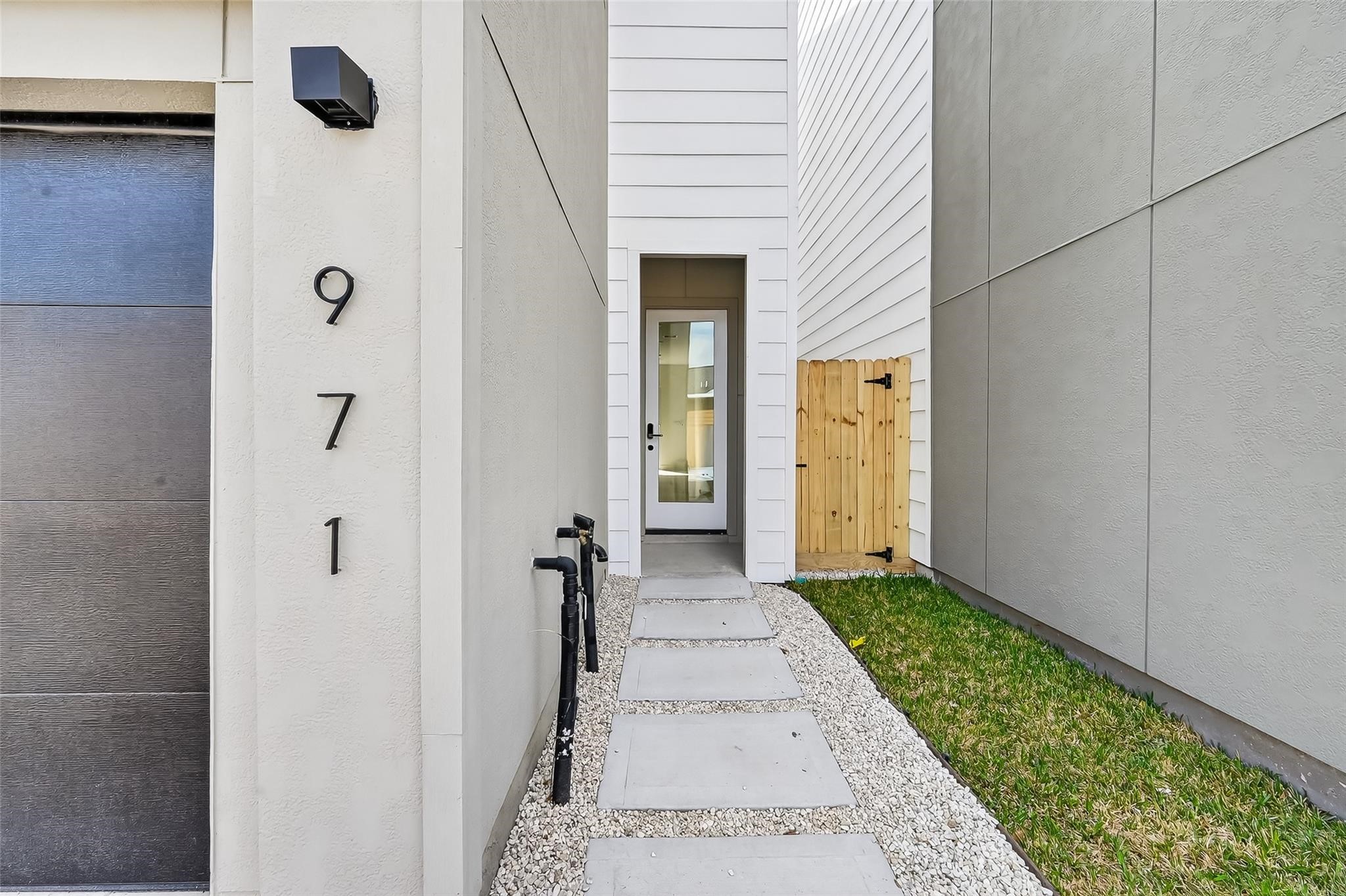 971 Highland Light Lane Houston, TX 77091 - Photo 2 of 39