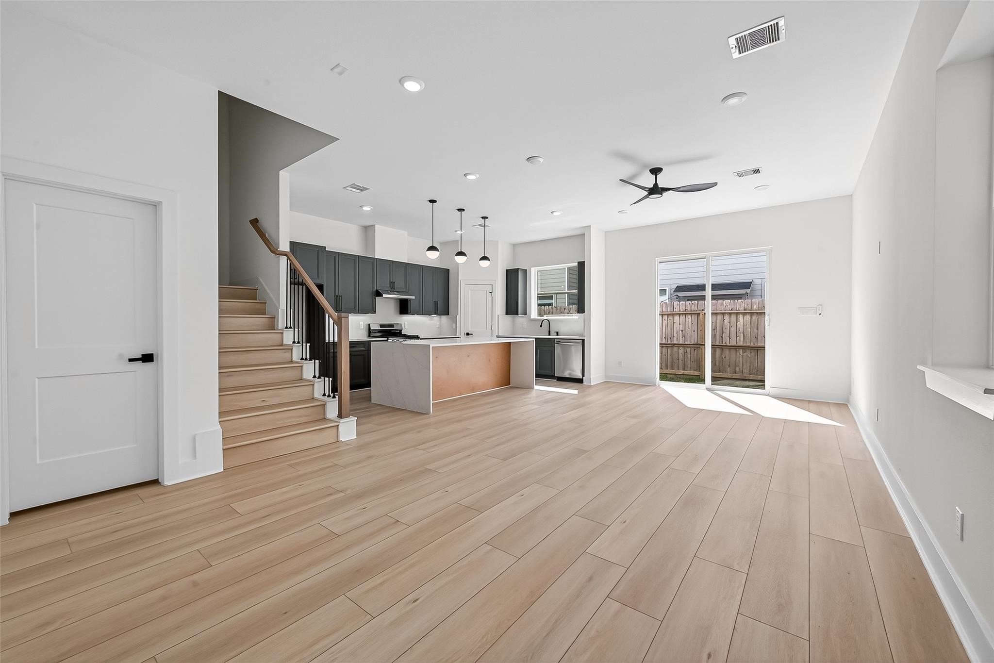 971 Highland Light Lane Houston, TX 77091 - Photo 3 of 39