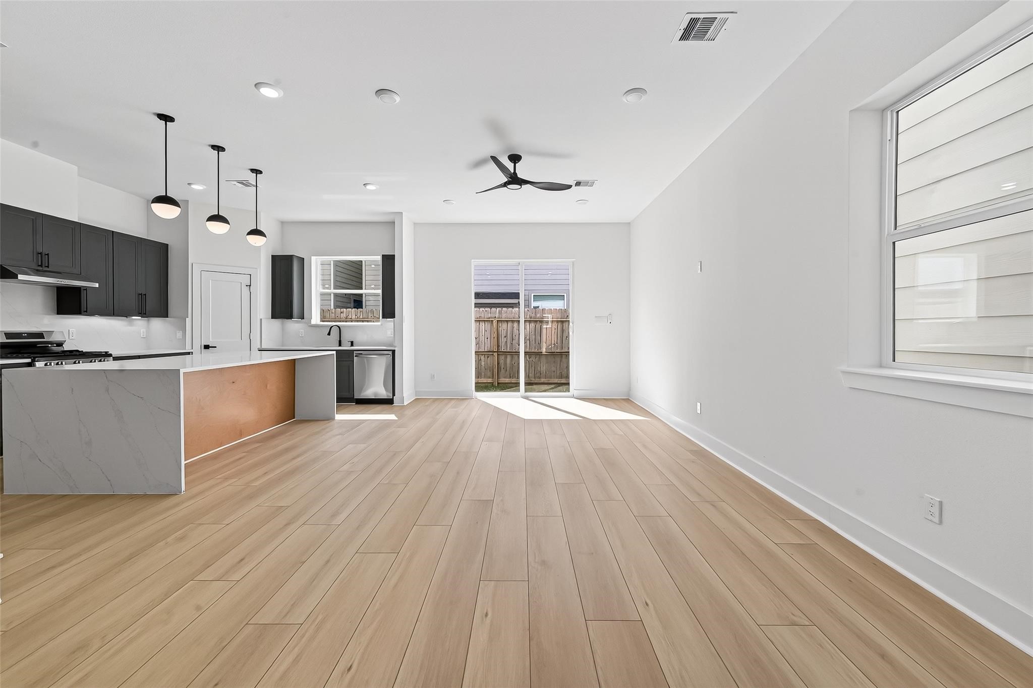 971 Highland Light Lane Houston, TX 77091 - Photo 4 of 39