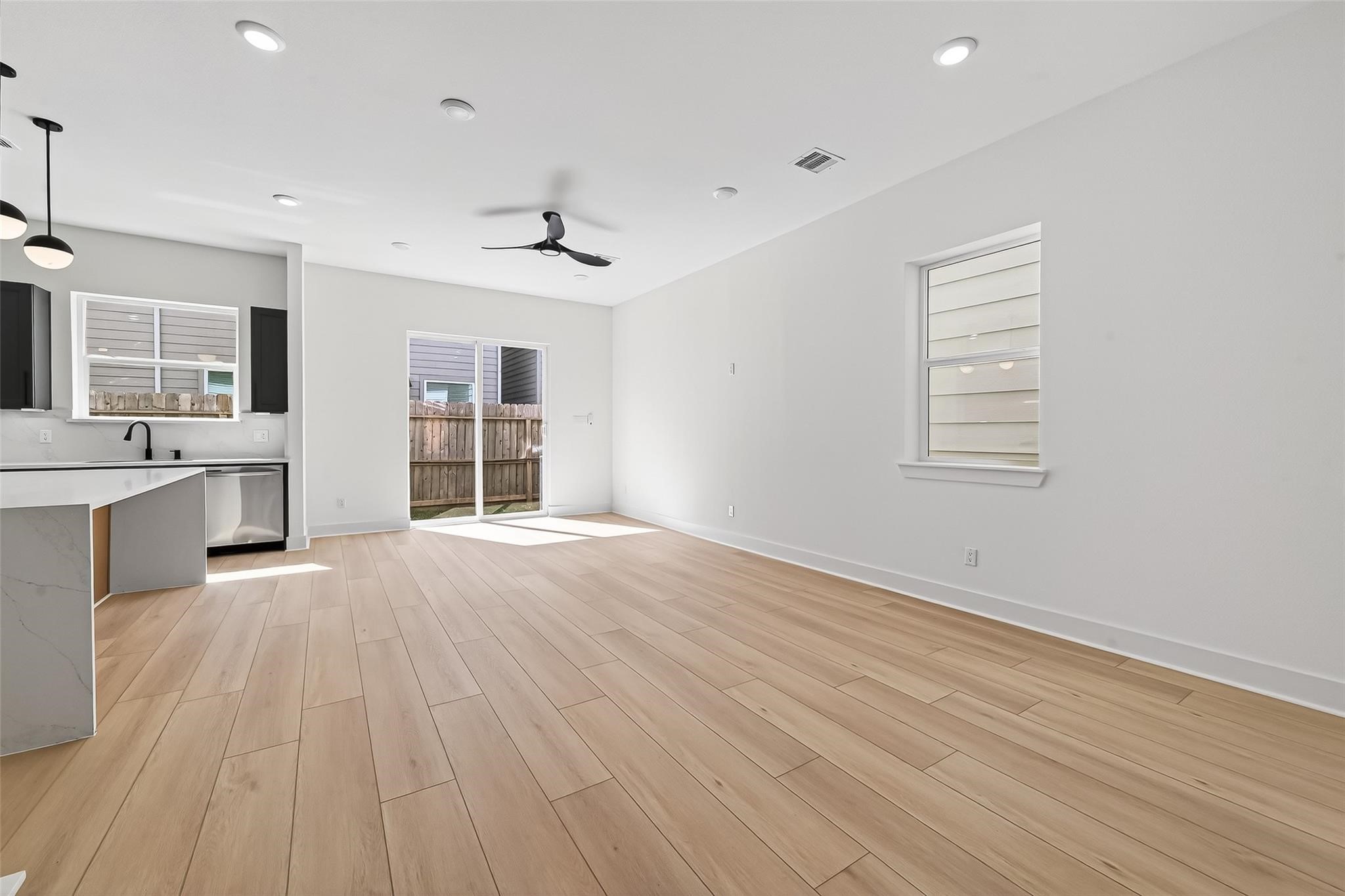 971 Highland Light Lane Houston, TX 77091 - Photo 5 of 39
