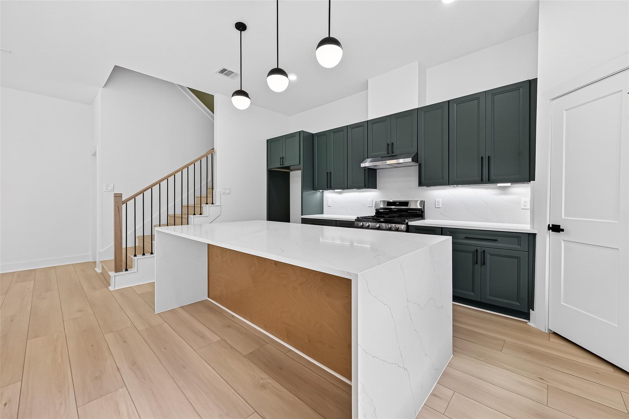 971 Highland Light Lane Houston, TX 77091 - Photo 7 of 39