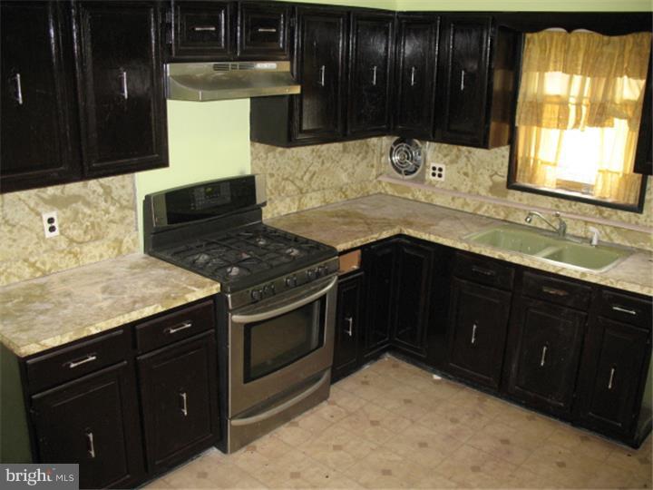 5781 Nassau Road Philadelphia, PA 19131 - Photo 13 of 25 Kitchen