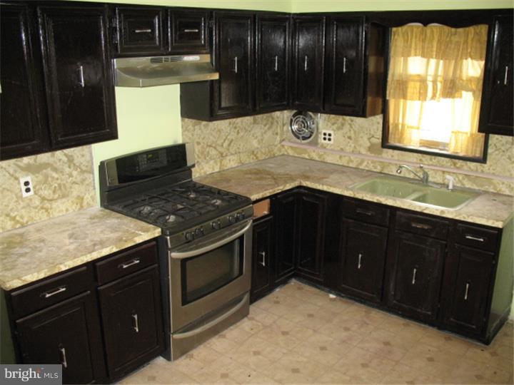 5781 Nassau Road Philadelphia, PA 19131 - Photo 14 of 25 Kitchen