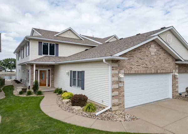 $499,000 | 17 Villa Drive, Hampton, IL 61256