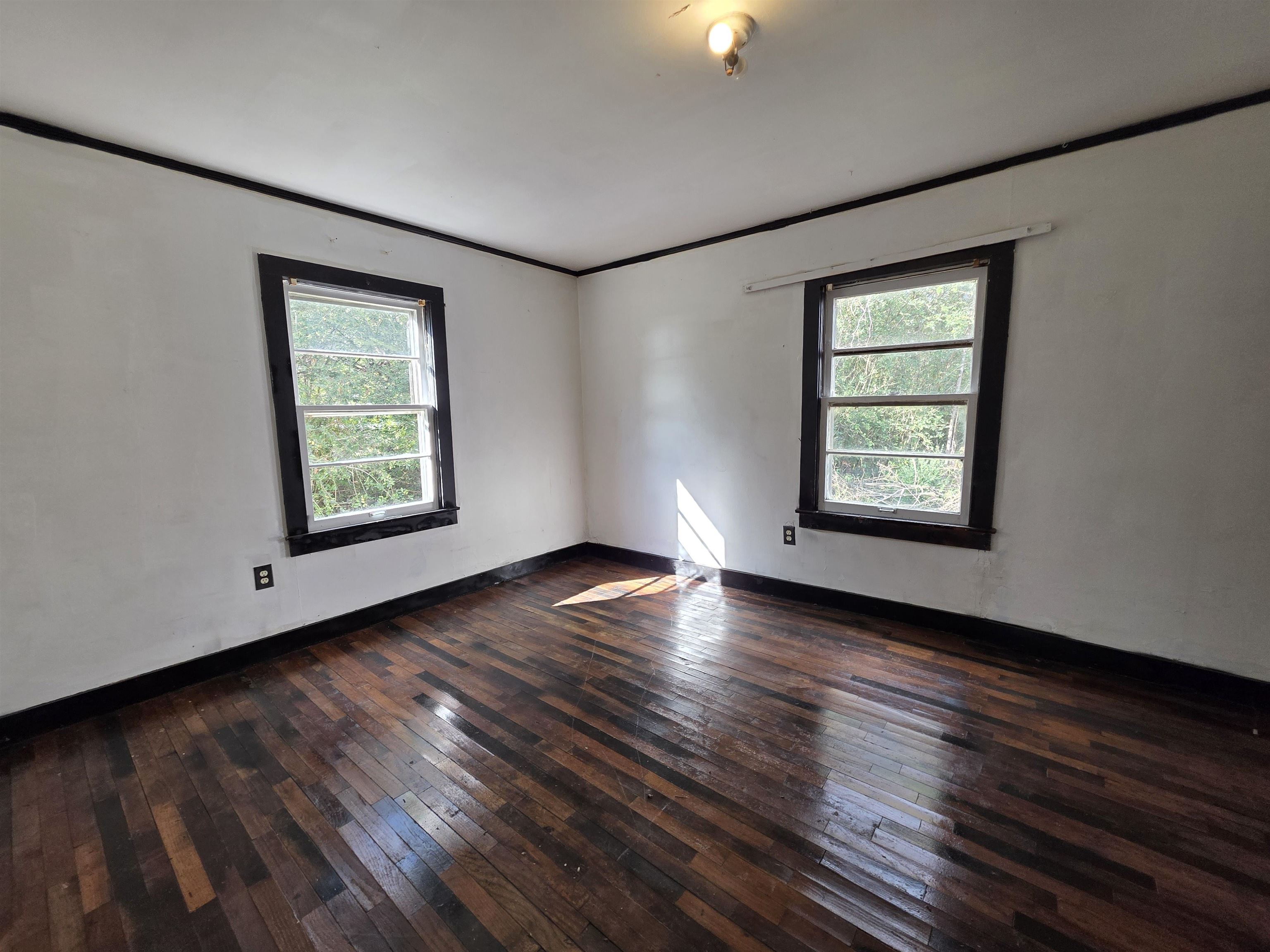 95 Sugar Maple Avenue Savannah, TN 38372 - Photo 5 of 11 an empty room with wooden floor and windows