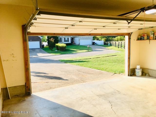 11101 Meadow Run Road Louisville, KY 40229 - Photo 41 of 45 38_Garage