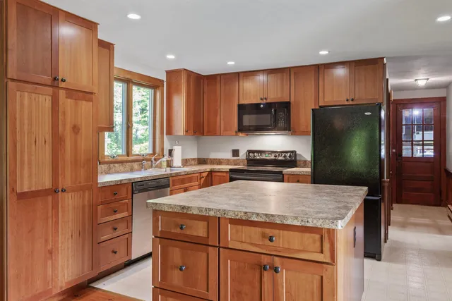 $740,000 | 67 North Road, North Hampton, NH 03862