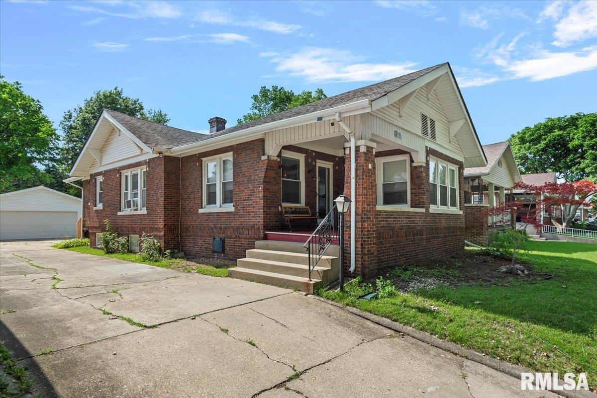 2141 South 4th Street Springfield, IL 62703 - Photo 3 of 49