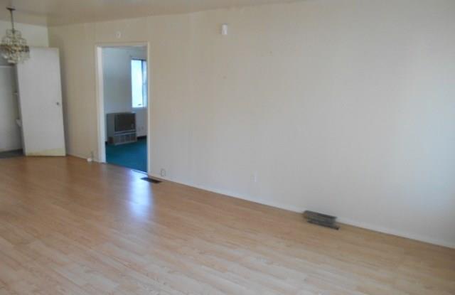 5531 Marilyn Road Indianapolis, IN 46226 - Photo 5 of 12 Gallery Image 5